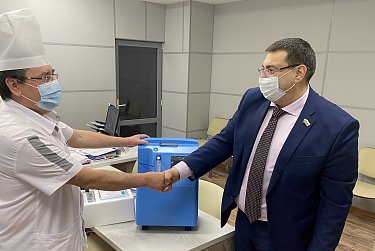 Сергей Бабин передал в Тоцкую больницу концентратор кислорода